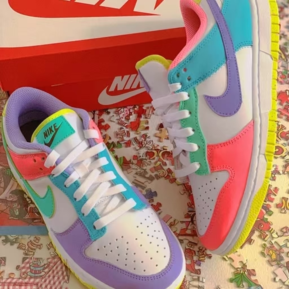 Nike Dunk Low SE Easter Candy - Picture 2 of 4